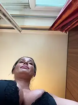 Stripchat Live Sex of Hotmomcheckk_