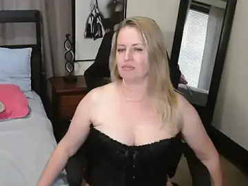 Stripchat Adult Webcam of HollieBim