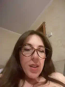 Stripchat Adult Webcams of MommmyYummy