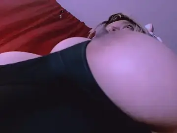Stripchat Free Porn Cam of Honey_Lucy1