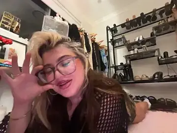 Stripchat Live Sex Cam of luckygigi