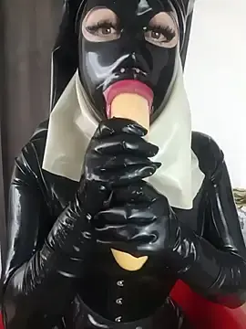 LatexDevil_Blondie from stripchat