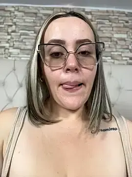 CurvyLust_x from stripchat