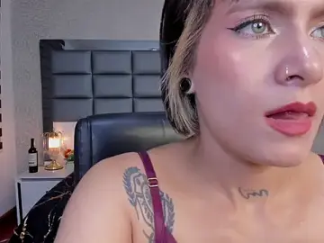 Stripchat Nude Webcam of Mrs_Regina_clk