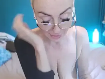 Stripchat Adult Video Chat of NADINNNE