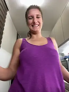 Stripchat Live Sex Cam of jennifer11772