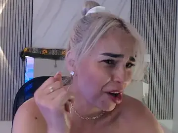 Stripchat Sex Cam of ashley__tylor
