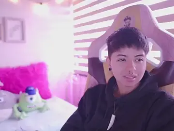 Stripchat Live Sex Cam of tommy_blue