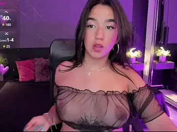 Stripchat Nude Webcam of SaraaMills