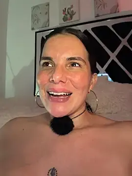 Stripchat Free Porn Cam of carol_latina13
