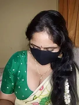 Stripchat Live Sex Cam of Sravvi499
