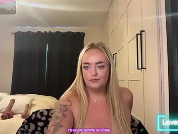 Stripchat Watch Live Sex Cams of CurvyWetWife