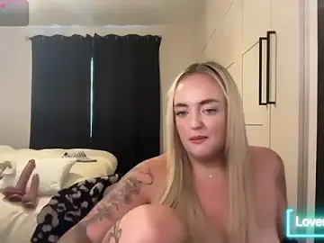 Stripchat Adult Video Chat of CurvyWetWife