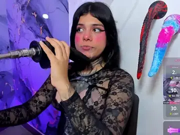 Emily_Evo from stripchat