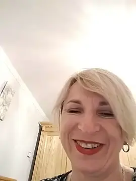 AhlyssaLove1155 from stripchat