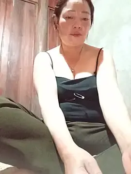 Stripchat Adult Webcam of Yellow-pink