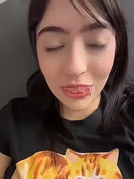 Stripchat Live Sex Cam of HinaSweet