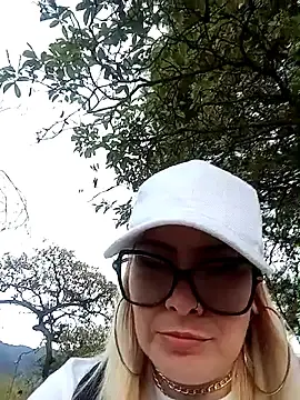 Stripchat Free Live Porn of CandieGilson_