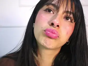 Stripchat Free Live Porn of Alyssa_jones