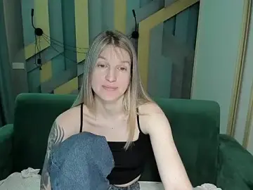 Stripchat Live Sex of EmilyWalkeri