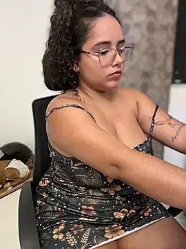 CurlyGirl_1 from stripchat