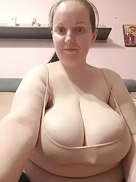 Stripchat Live Porn of BustyLadyAlma