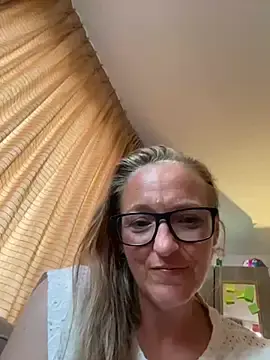 Stripchat Free Porn Cam of KikiDenhaag
