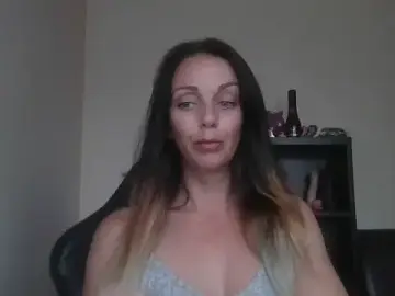 LouiseLovell from stripchat