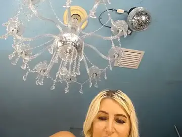 Stripchat Free Porn Cam of ADRIANNA_FOX