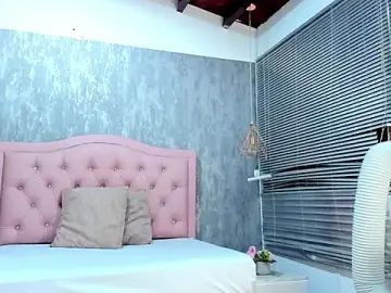 Stripchat Best live sex cam show of naomidibello
