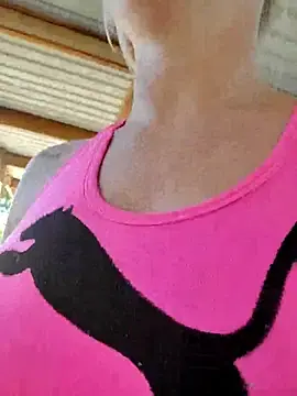 Stripchat Sex Cam of POPPY_XO