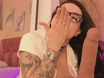 Stripchat Sex Cam of emmy_danielss