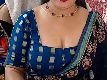 Cute_Shanaya_143 from stripchat