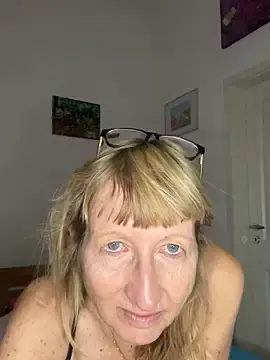 Stripchat Nude Webcam of MatureKim