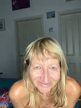 Stripchat Nude Webcam of MatureKim