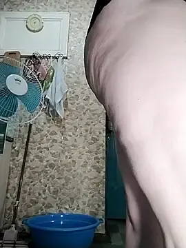 Holly-69 from stripchat