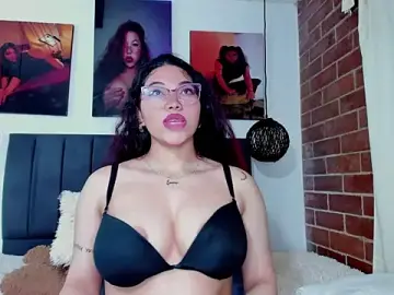 Stripchat Adult Webcam of kyliejenner_hot