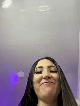 Stripchat Sex Cam of babyy_nicols_m