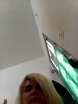 Carolzinhaoficial from stripchat