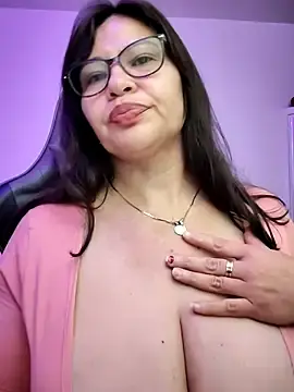 Stripchat Free Live Porn of esmeralda_milf