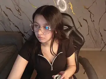 Stripchat Sex Cam of HoneyDoll_tf