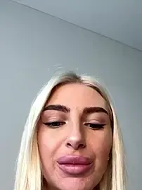 Stripchat Nude Webcam of Mia_Roxie