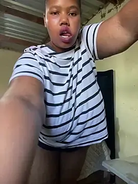 Curvycandy95 from stripchat