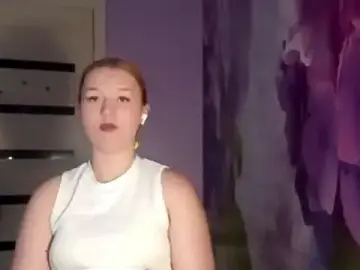 Stripchat Adult Webcam of RaeannRoewe