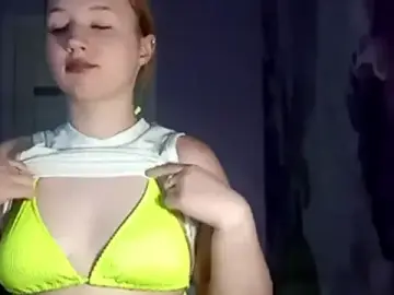 RaeannRoewe from stripchat