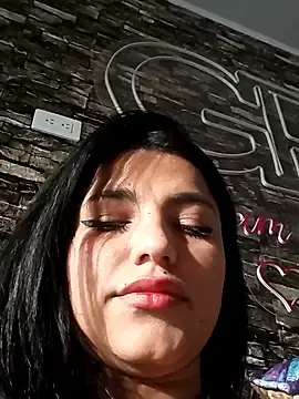 Stripchat Adult Webcam of Naomy_Gomez_