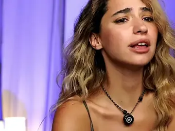 Stripchat Free Porn Cam of ItalianGirl