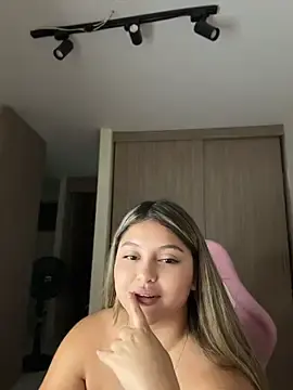 Stripchat Adult Video Chat of lunablossom_