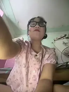 Stripchat Adult Webcam of Emmiuuuu03