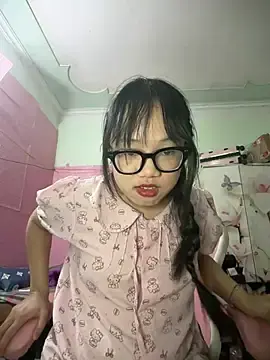 Stripchat Sex Cam of Emmiuuuu03